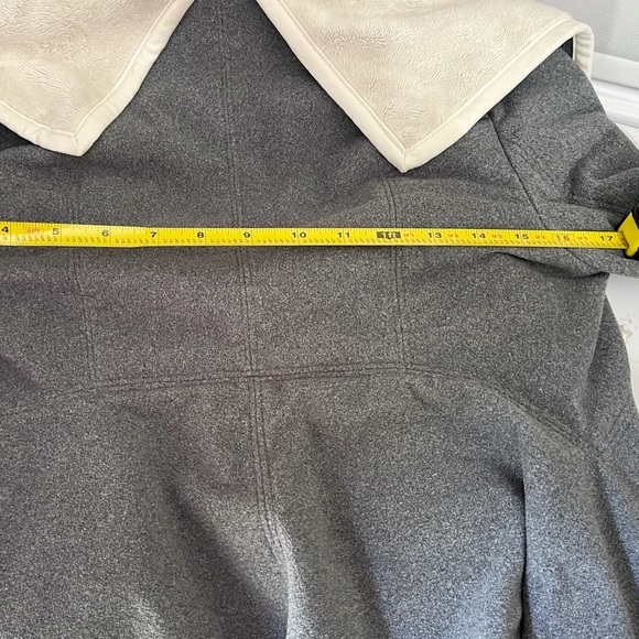 Lululemon Presence Of Mind Fleece Jacket in Polar Cream / Gray - Picture 11 of 12